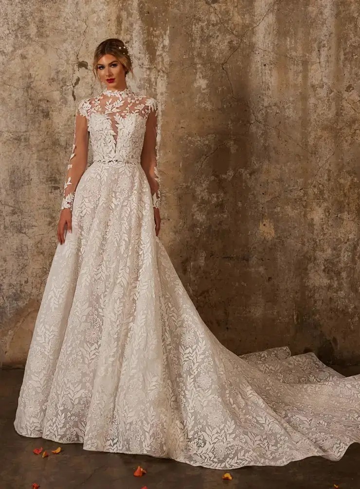 The Return of Regal: High Necklines, Long Sleeves &amp; Royal-Inspired Gowns Image