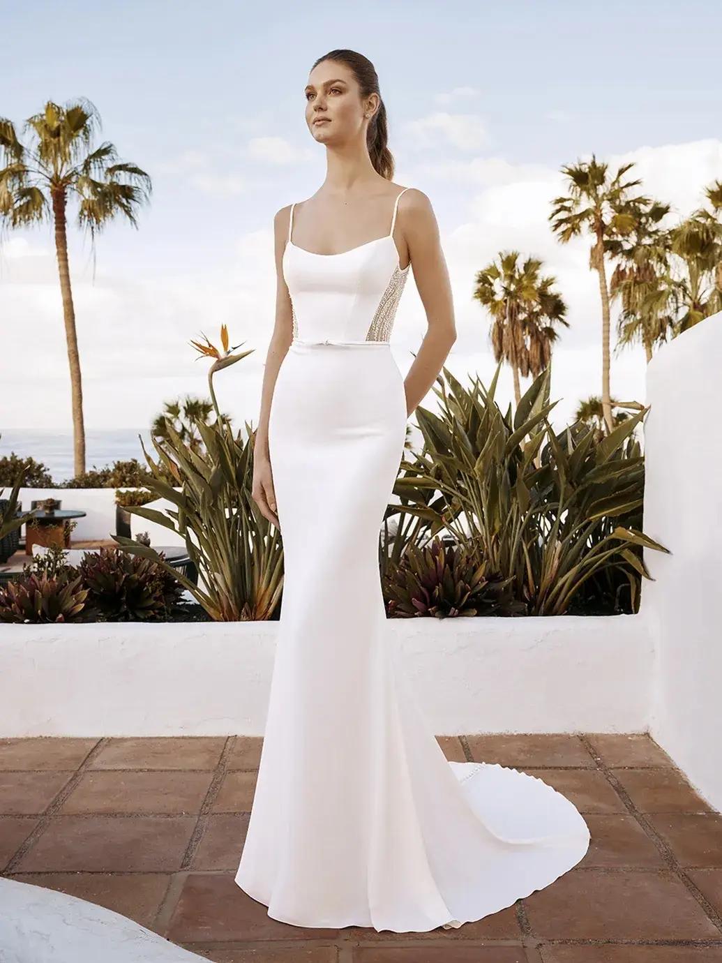 Luxurious Elegance:Timeless and Chic Wedding Gowns Image