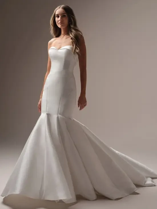 Modern Minimalist Gowns: Sleek Styles for 2025 Brides Image